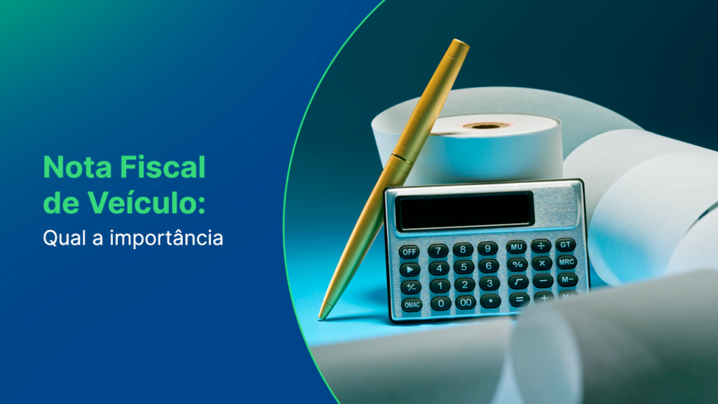 banner de blog com texto à esquerda onde se lê nota fiscal de veículo. do lado direito, uma calculadora, uma caneta dourada e um rolo de nota fiscal que se desdobra.